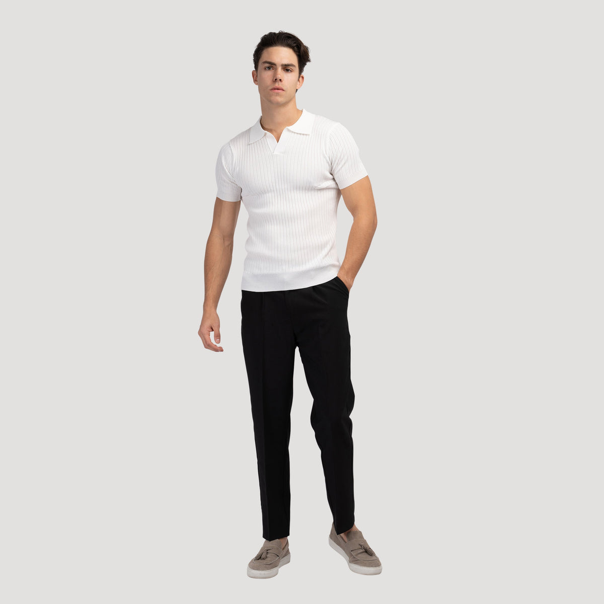 GABRIEL™ | Polo à col V à manches courtes