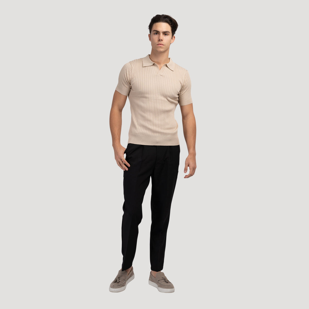 GABRIEL™ | Polo à col V à manches courtes