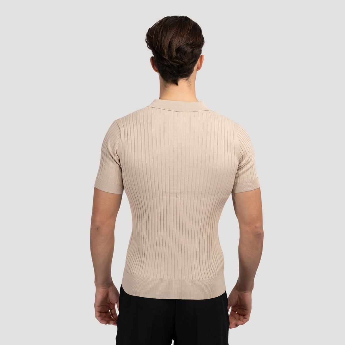 GABRIEL™ | Polo à col V à manches courtes