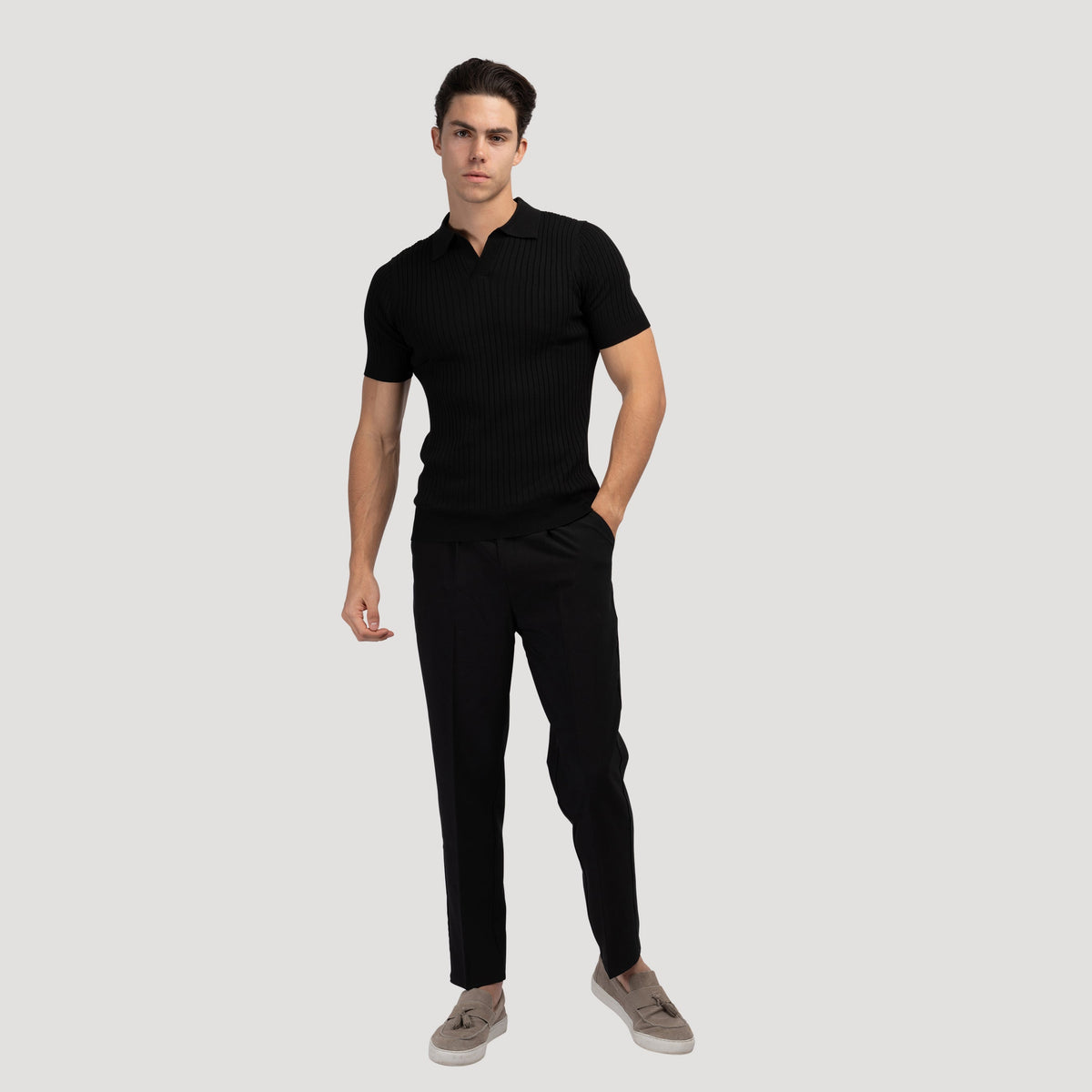 GABRIEL™ | Polo à col V à manches courtes
