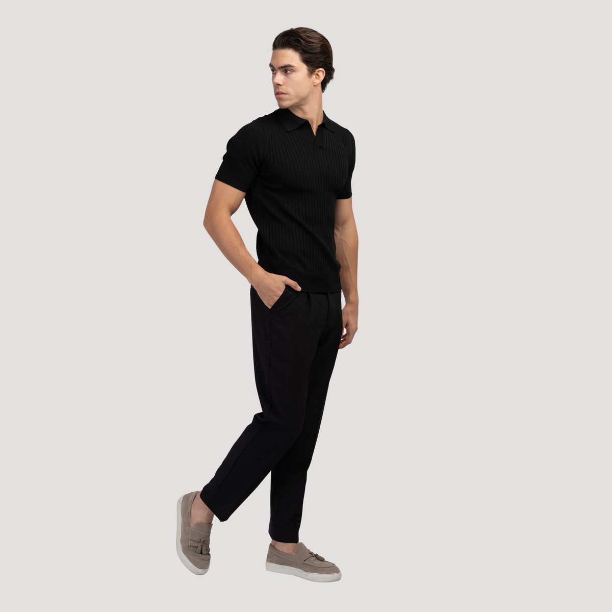 GABRIEL™ | Polo à col V à manches courtes