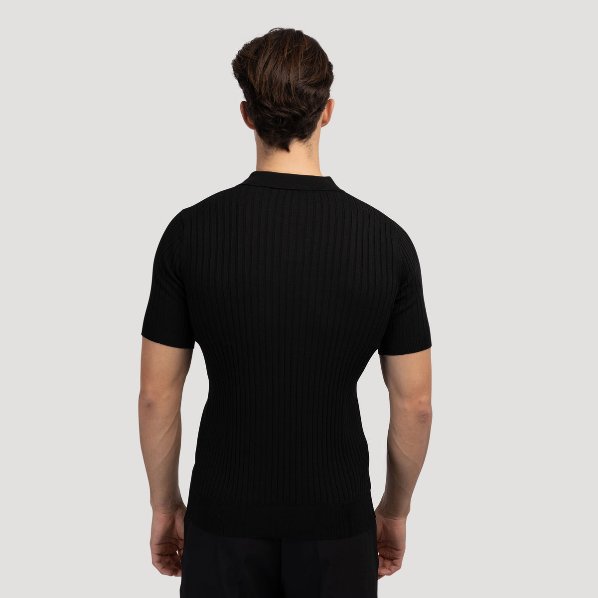 GABRIEL™ | Polo à col V à manches courtes